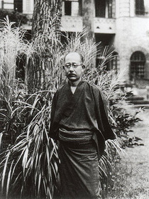 有三肖像写真：三鷹の家の庭園にて　1938年夏