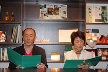 御手洗徹さん、飯塚ヒロ子さんによる朗読