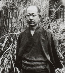 山本有三記念館:山本有三 庭園にて 1938年