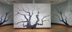 吉田亜世美 "Yedoensis"展会場にて　Photo: © Don Butler